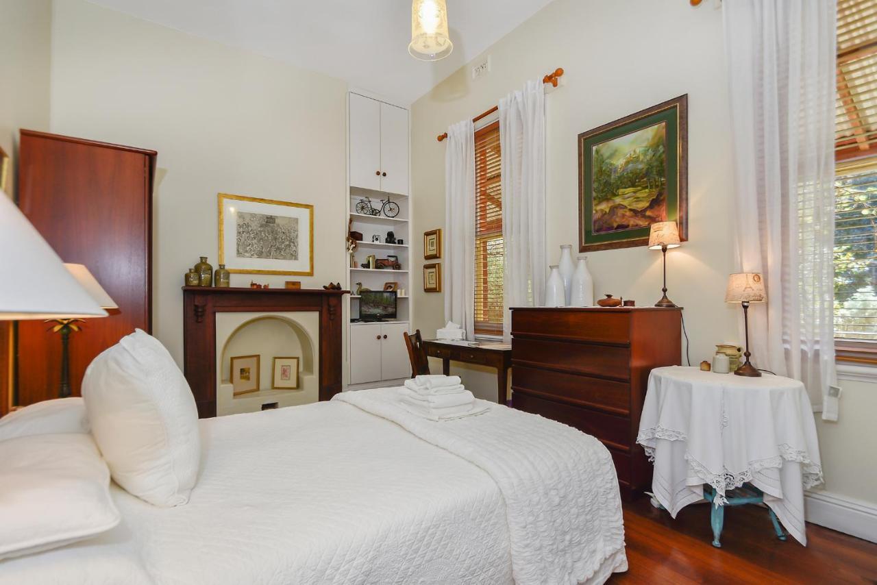 Ford House Bed & Breakfast بريدج تاون المظهر الخارجي الصورة